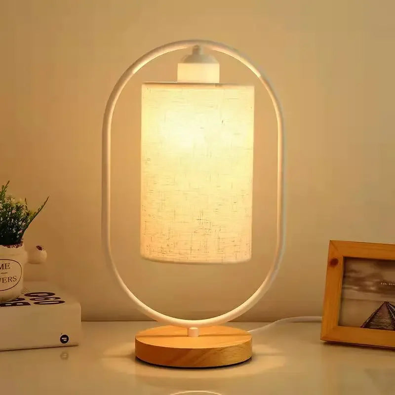 Luminária de Mesa de Madeira com Cúpula de Tecido para Sala Lenogue Branco - Mod. 01