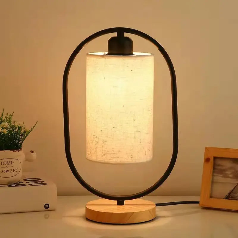 Luminária de Mesa de Madeira com Cúpula de Tecido para Sala Lenogue Preto - Mod. 01
