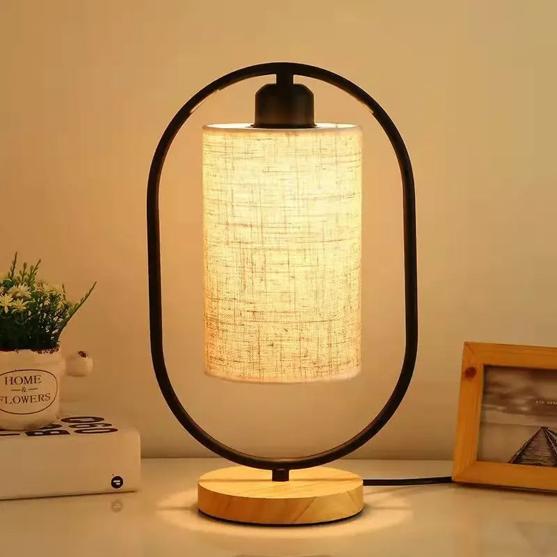 Luminária de Mesa de Madeira com Cúpula de Tecido para Sala Lenogue Preto - Mod. 02