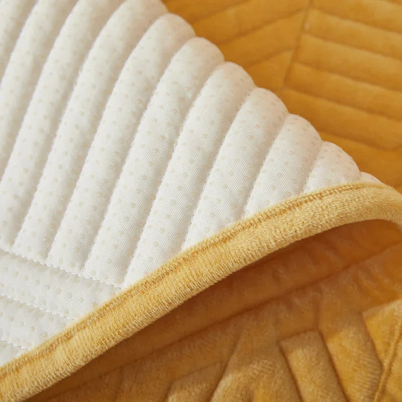 Capa para Sofá em Veludo Cristal Antiderrapante Amarelo Lenogue