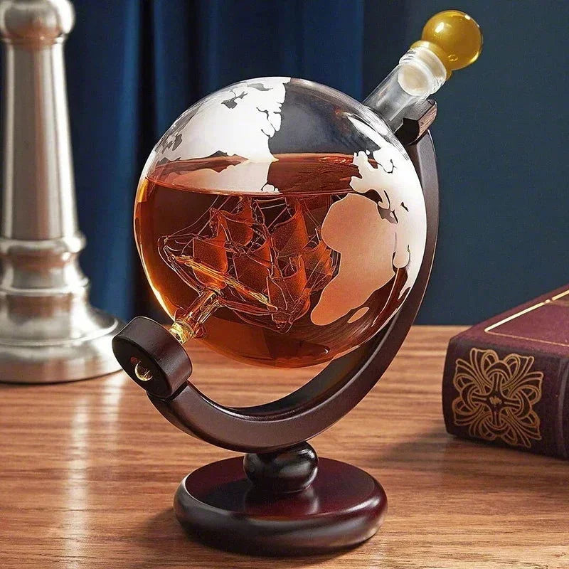 Decanter de Vidro em Formato Globo com Suporte Madeira Lenogue