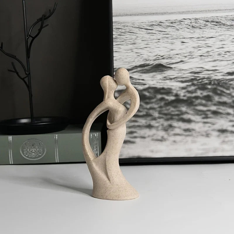Escultura de Casal em Arenito Natural Feita à Mão para Sala Lenogue Bege