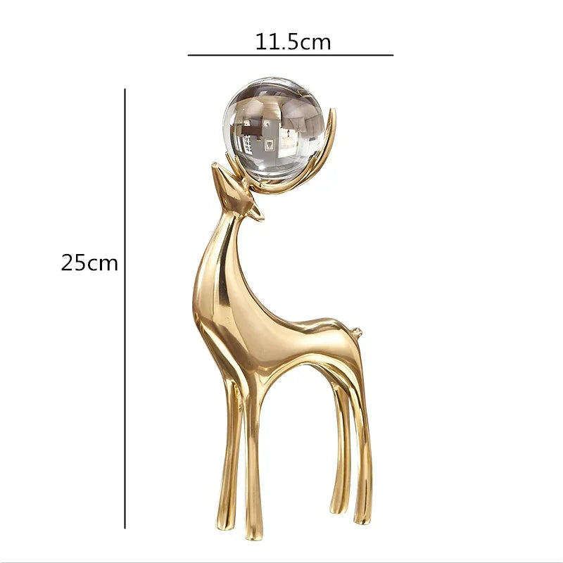 Escultura de Cervo Dourado com Bola Cristal para Sala e Escritório Lenogue