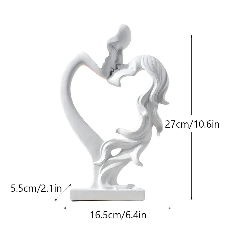 Escultura Nórdica de Casal se Beijando em Resina para Sala Lenogue