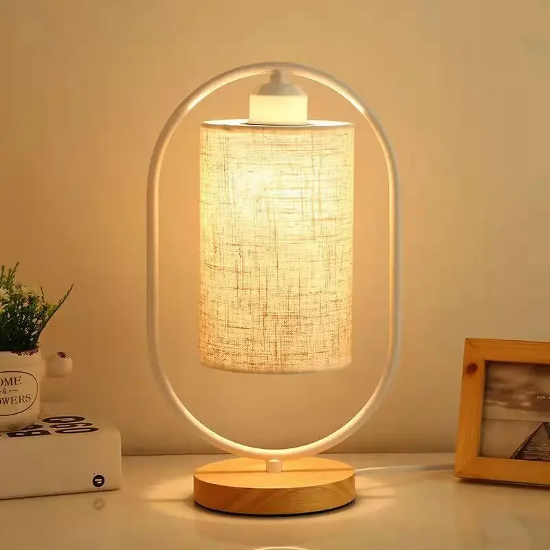 Luminária de Mesa de Madeira com Cúpula de Tecido para Sala Lenogue